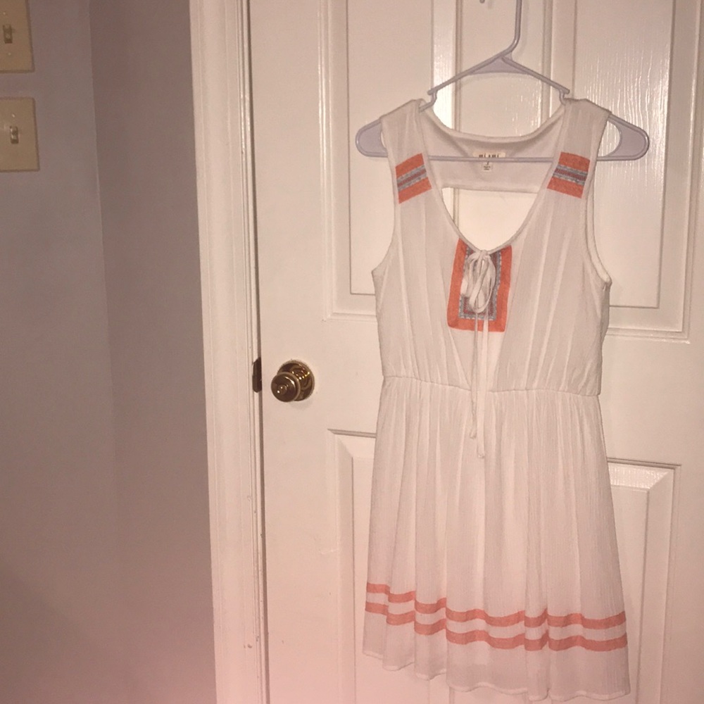 Pretty dress with embroidered details